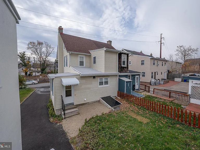 717 Miller St — Photo 56
