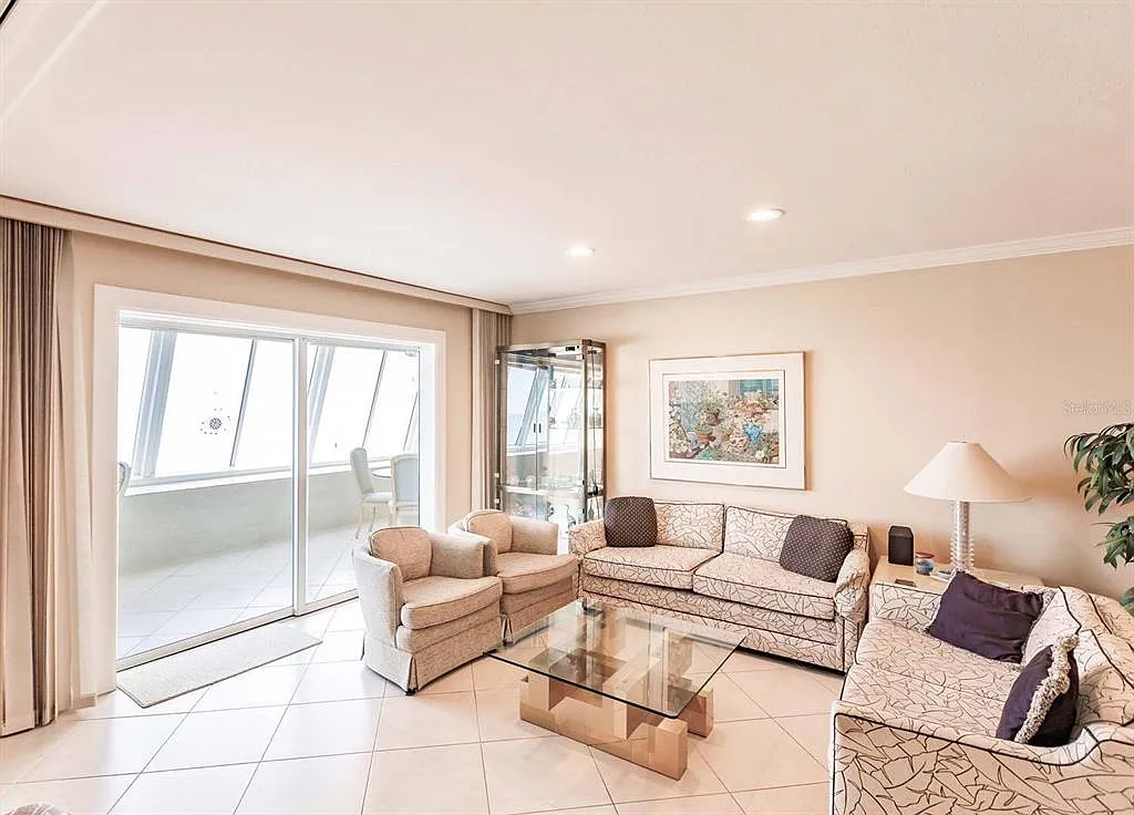 2 bed, 2.0 bath, 1163 sqft, $5,700 — Photo 3