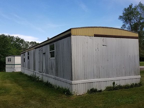 3rd image of 124 River St Trailer 11