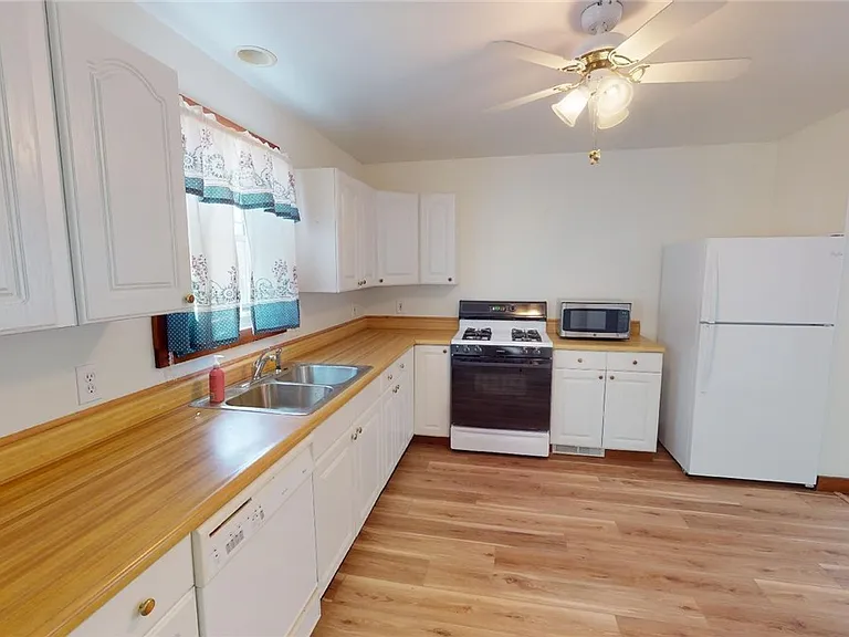 357 Lowden Point Rd — Photo 10