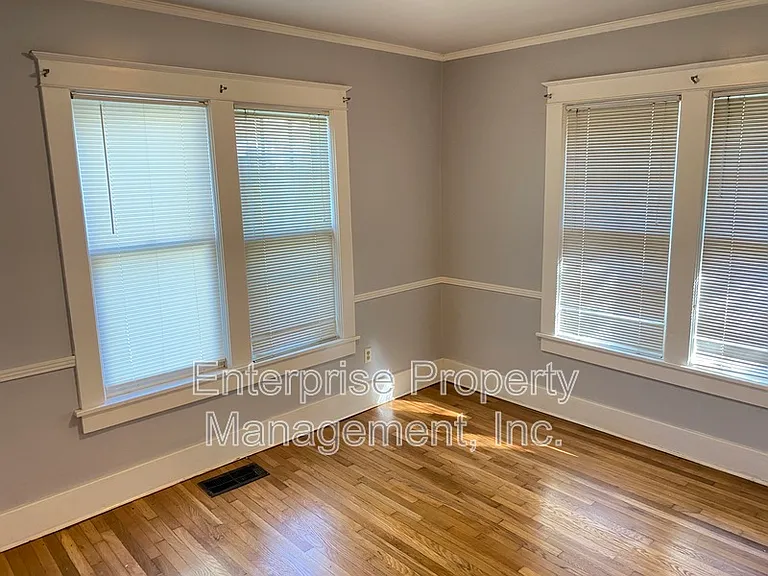 414 N Willett St — Photo 28