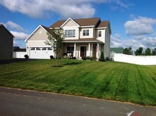 8 Gadwall Dr, Waterford, NY 12188
