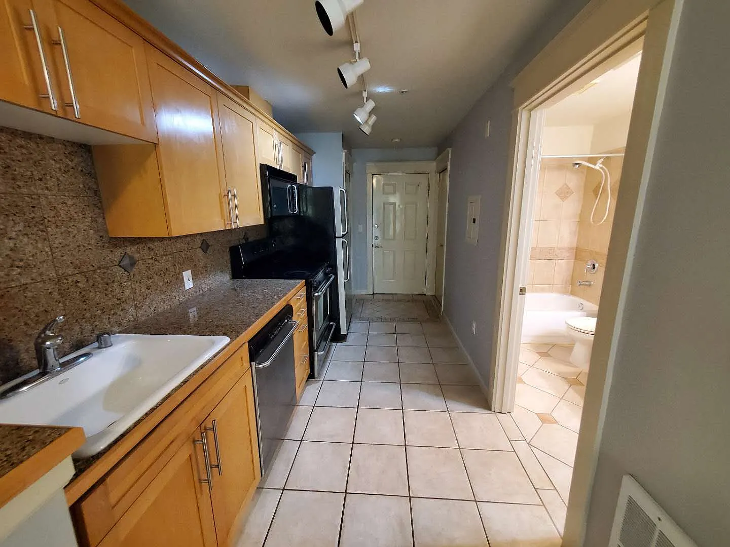 Studio, 359 sqft, $1,600 — Photo 4