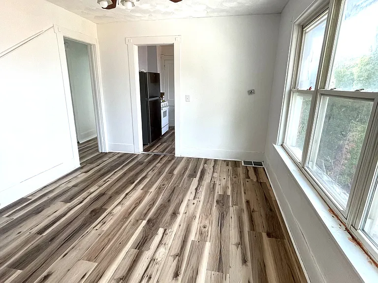 205 205/207 E 3rd St #205 — Photo 8