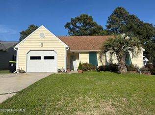 606 Barbour Rd, Morehead City, NC 28557