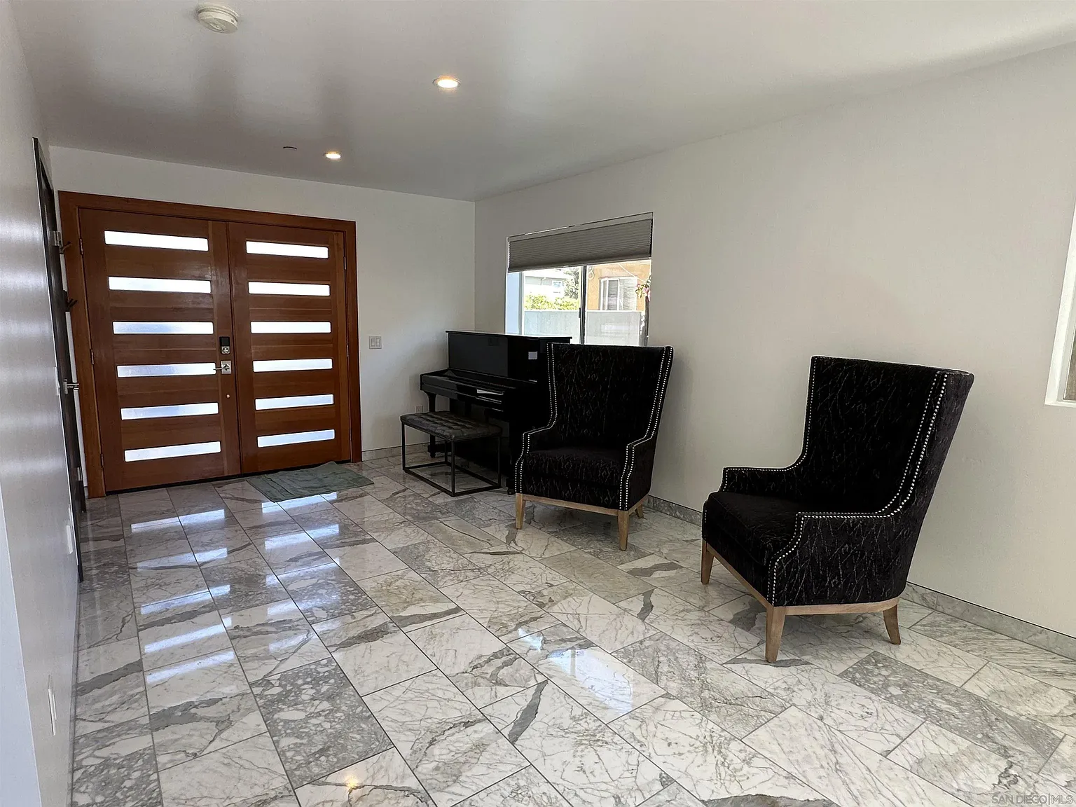 4 bed, 3.5 bath, 5000 sqft, $7,900 — Photo 4