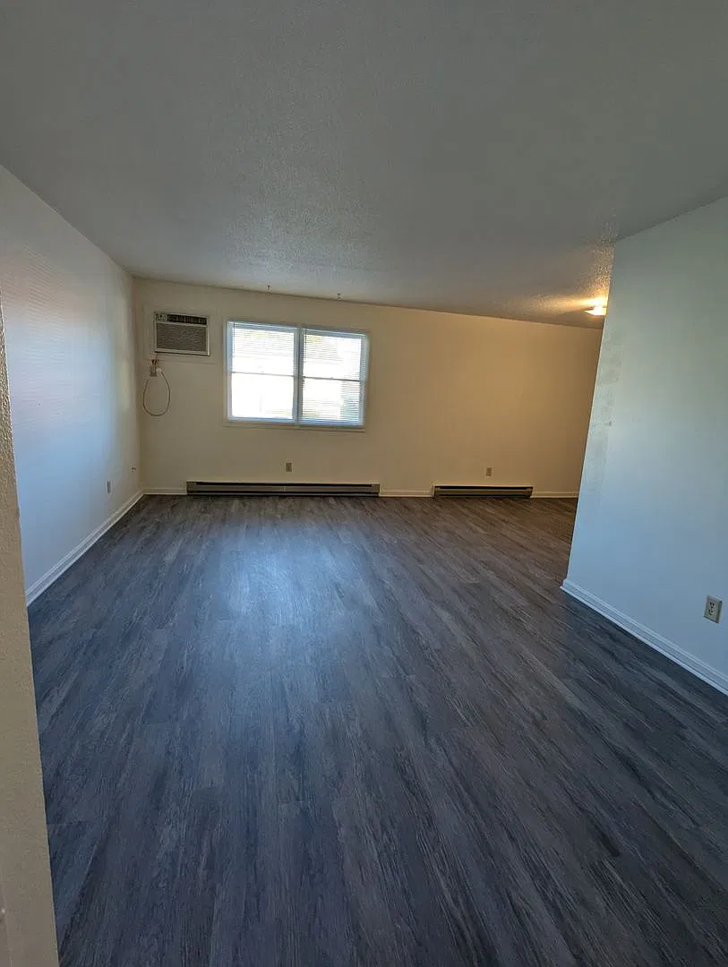 Hinton Court 17 Apartments — Photo 2
