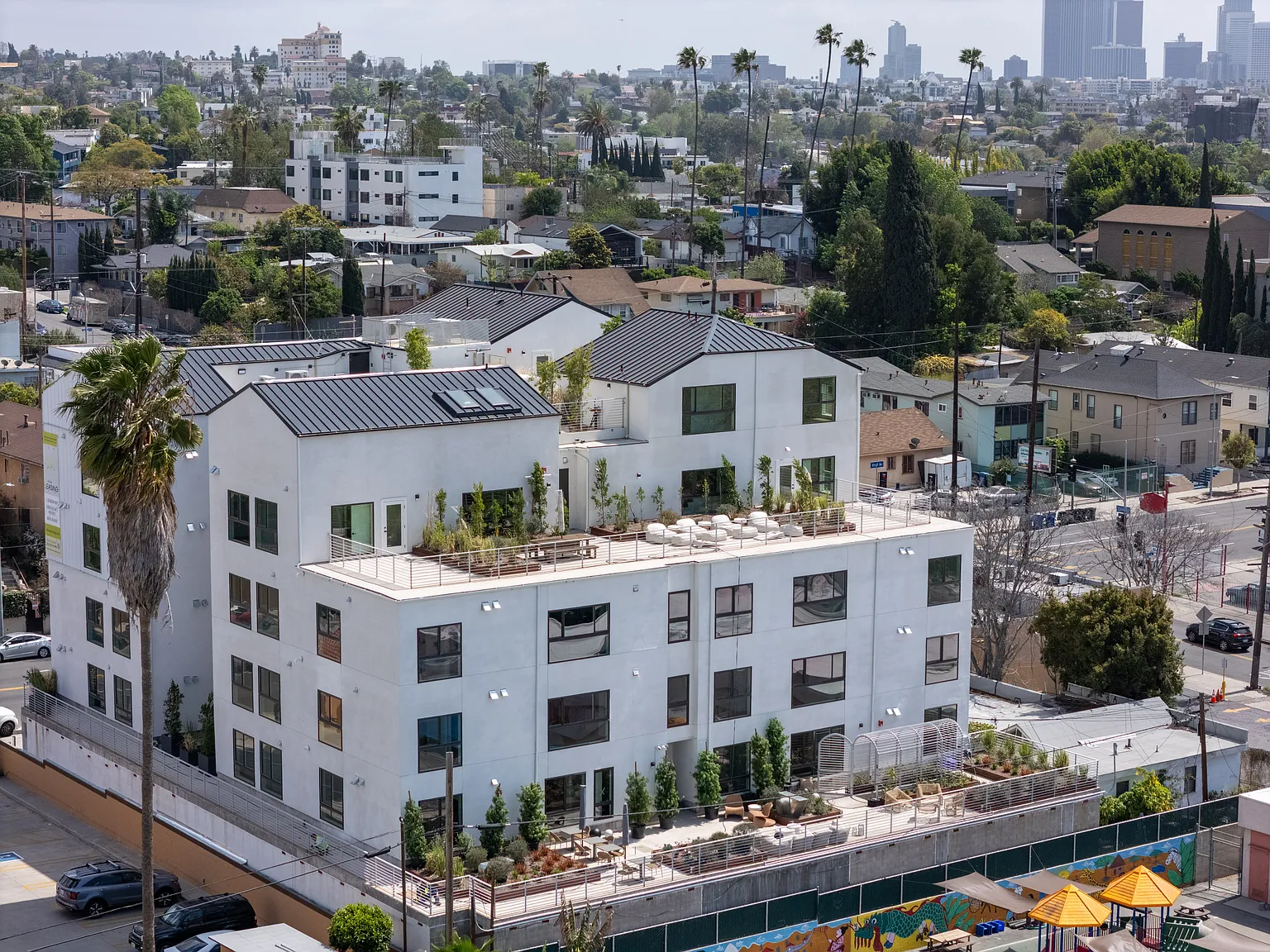 611 N Virgil — Photo 1