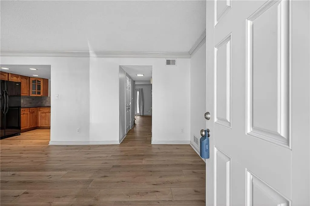 3 bed, 3.5 bath, 1812 sqft, $2,000 — Photo 2