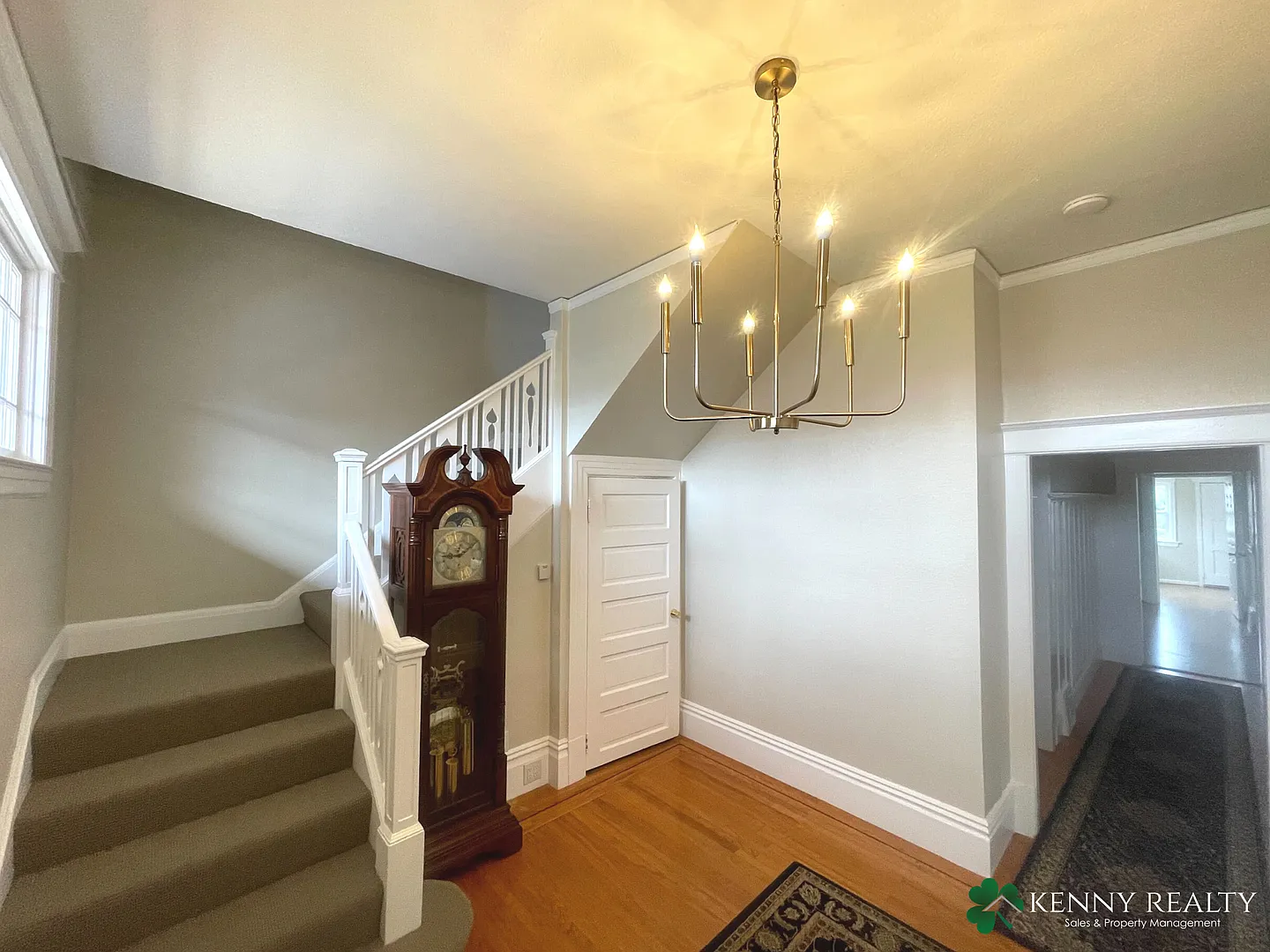 Spacious 4BR/2BA in Mission Terrace San Francisco — Photo 3