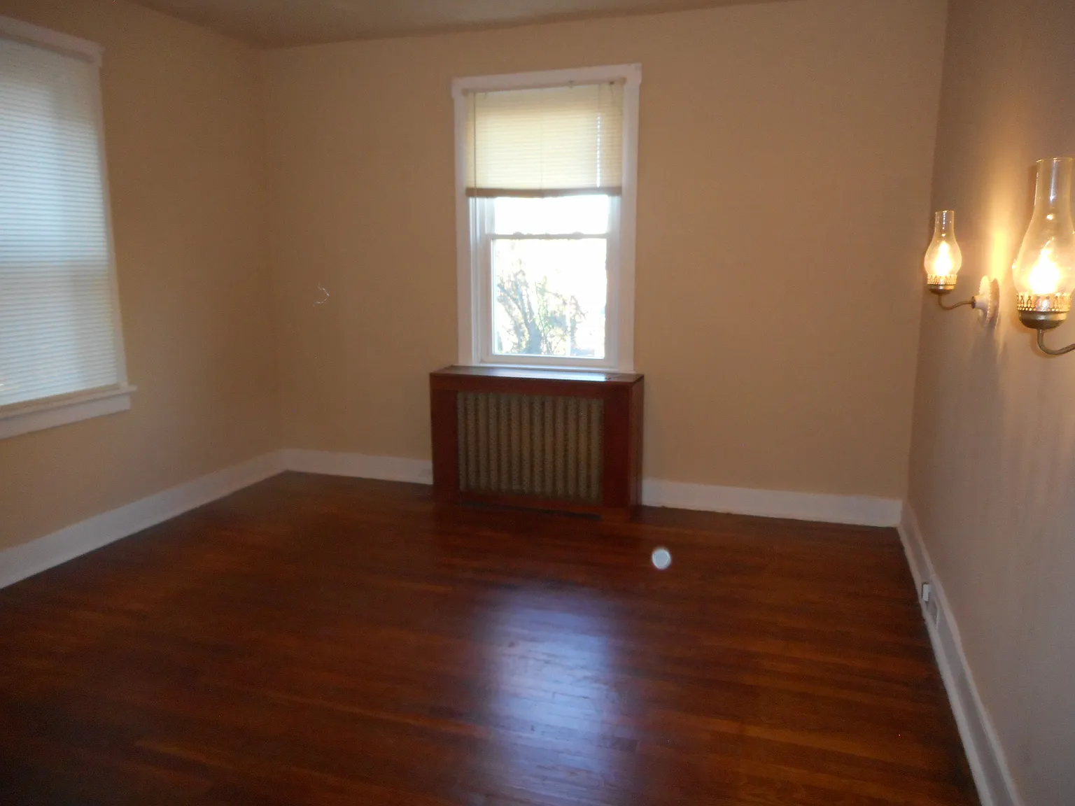 3 bed, 1.5 bath, 1375 sqft, $1,450 — Photo 2