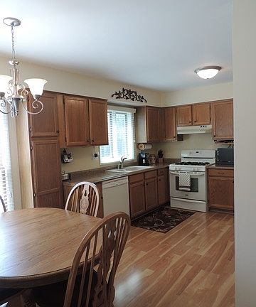 5th image of 25W015 Malibu Ct