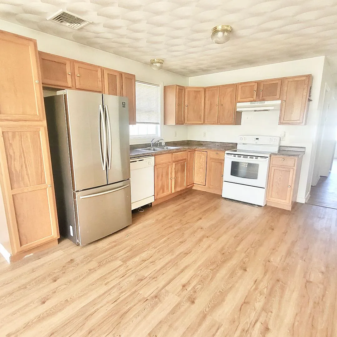 **Providence/Smith Hill - Three Bed/1.5 Bath - $2,295** — Photo 4