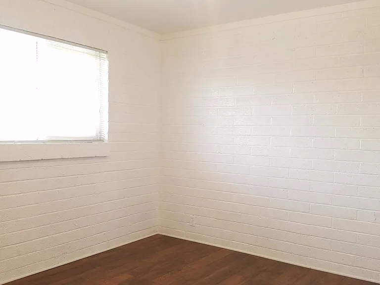 370 E. 200 N. — Photo 11