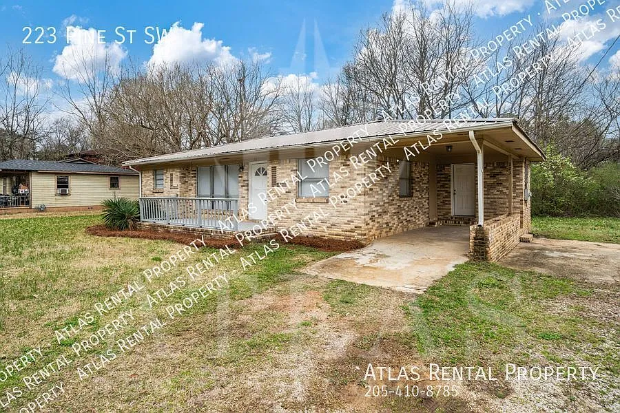 Accepting Section 8 Vouchers: Stylish Comfort Meets Spacious Living Renovated 3BR/2BA Home! — Photo 3