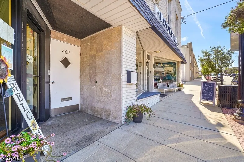 2 bed, 1.0 bath, $2,450 — Photo 3