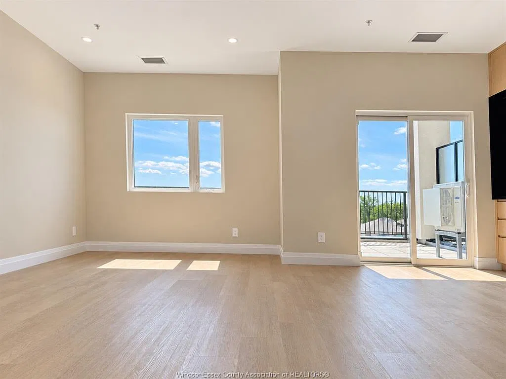 1 bed, 1.0 bath, $2,200 — Photo 2