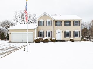 762 Close Cir, Webster, NY 14580