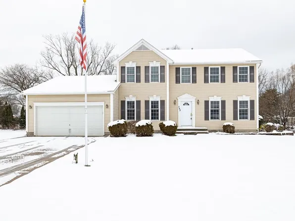 762 Close Cir, Webster, NY 14580