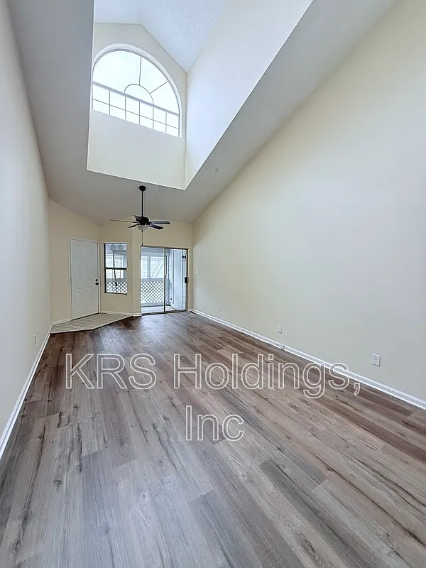 1 bed, 1.5 bath, 900 sqft, $1,100 — Photo 3