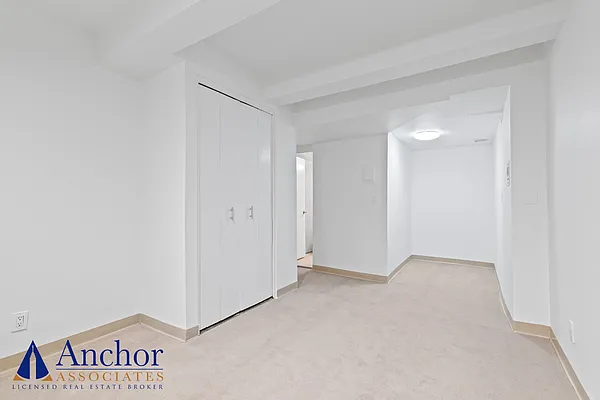 Rented by Anchor Associates | media 25