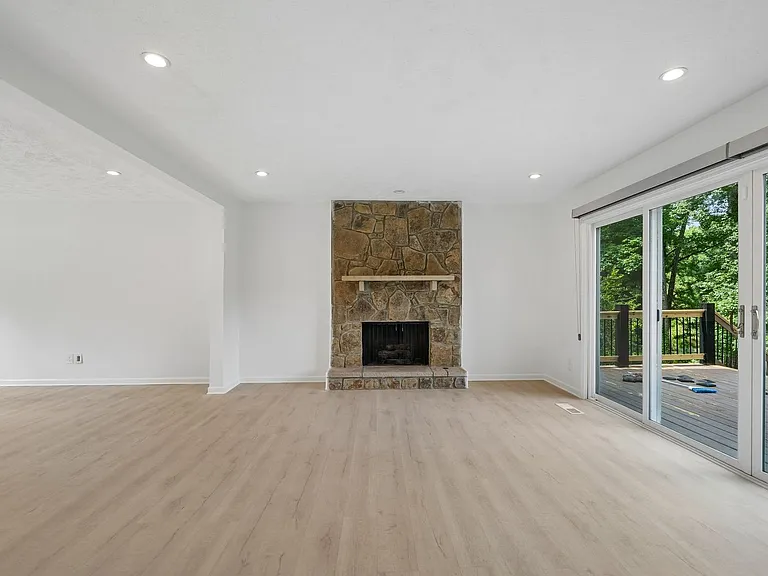 5132 Willow Point Pkwy — Photo 9