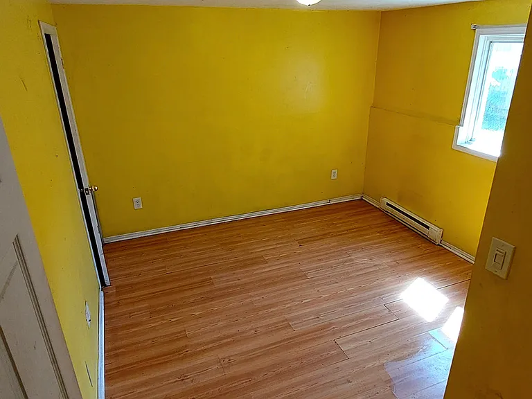 303 Killaly St W — Photo 13