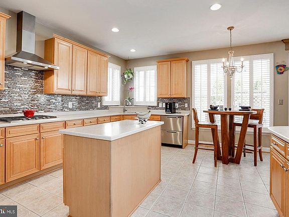 4th image of 5681 Tower Hill Cir