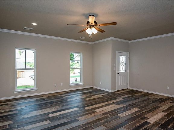 2nd image of 405 W 1st St