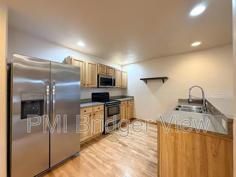 3 bed, 2.5 bath, 1515 sqft, $2,450 — Photo 3
