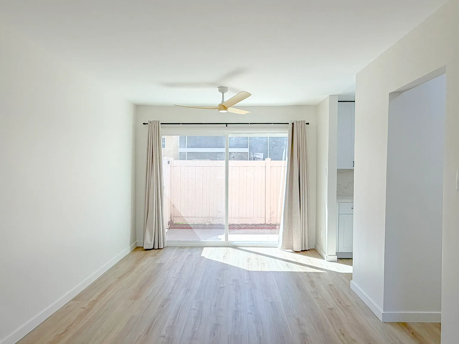 3 bed, 2.5 bath, 1100 sqft, $3,500 — Photo 4