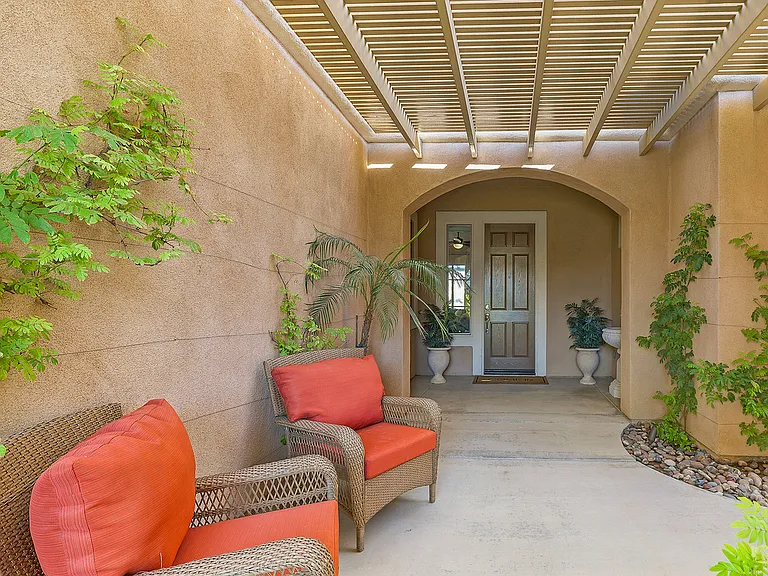 81126 Avenida Lorena — Photo 4
