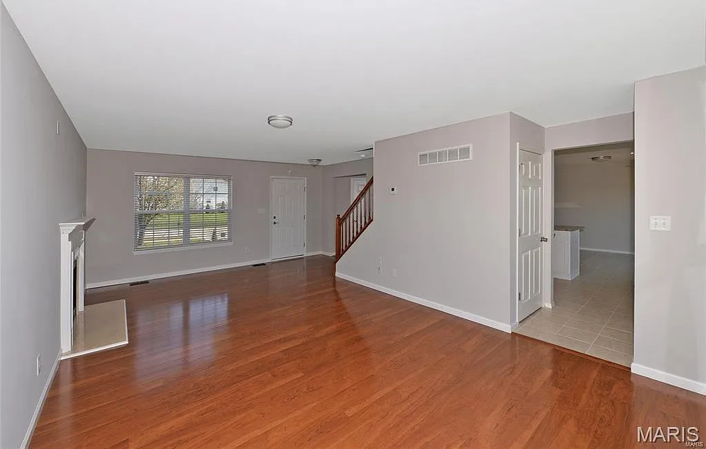 3 bed, 2.5 bath, 1850 sqft, $2,400 — Photo 2