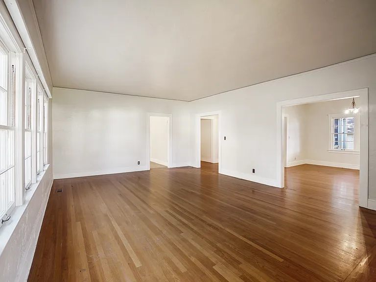 1004 Azuar Dr — Photo 10