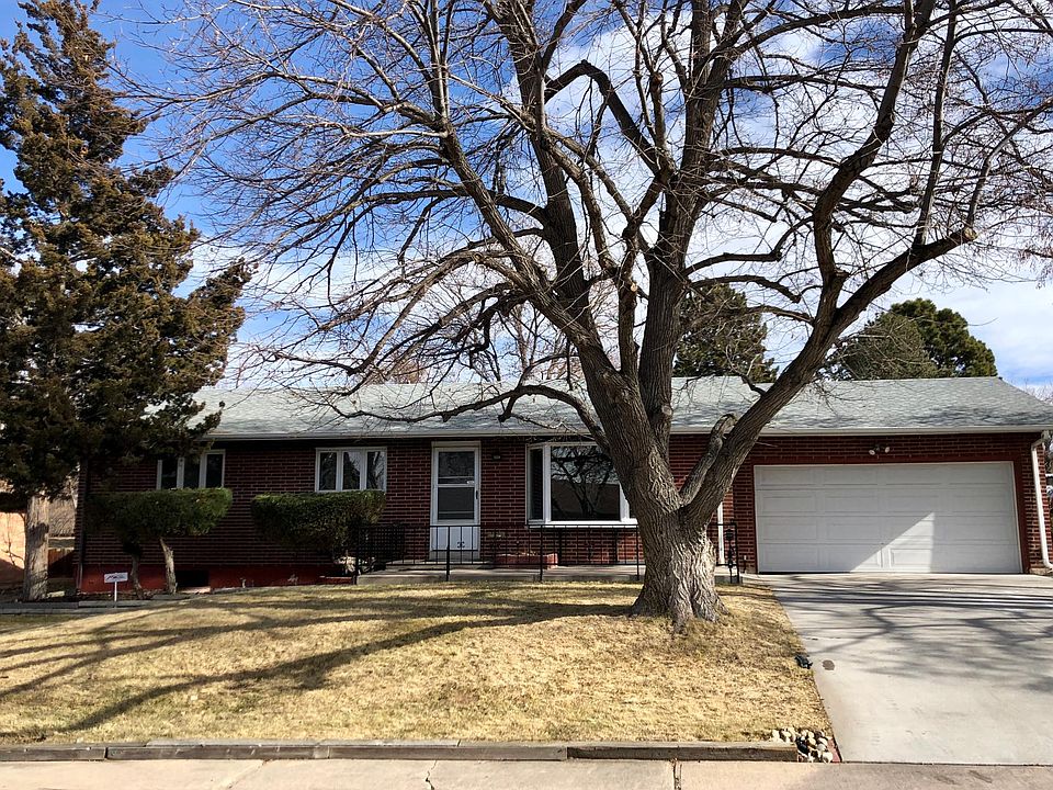 lots of curb appeal!