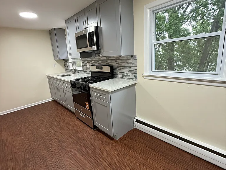 677 Greeley Ave #2 — Photo 3