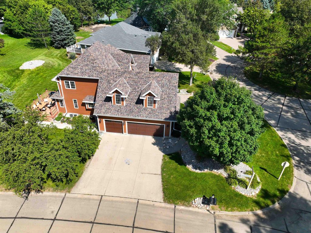 445 N Royal Troon Dr, Dakota Dunes, SD - More
