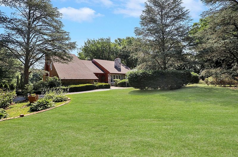 1st image of 2 Farmwoods Ln