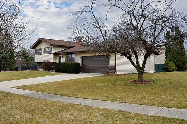 1st image of 733 Sherwood Ln