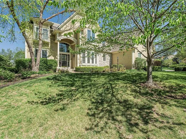 14011 Cody St, Overland Park, KS 66221