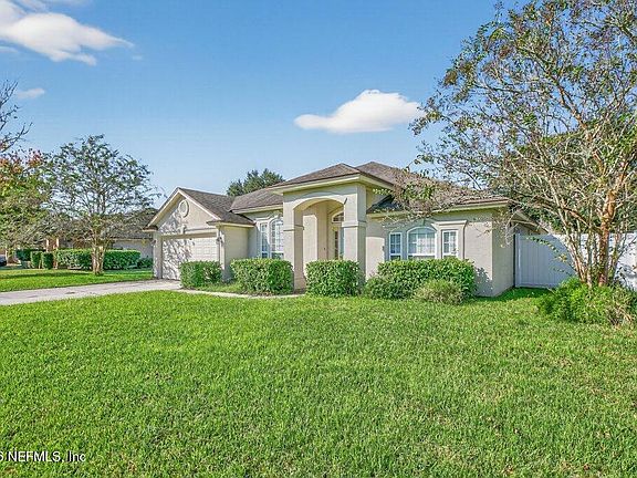 4th image of 620 MARTIN LAKES Drive E