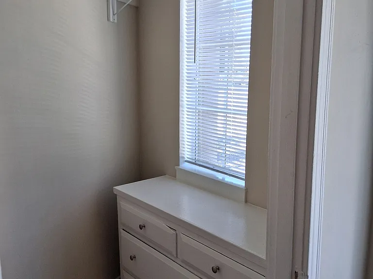 Claremont Towers Apartments — Photo 34