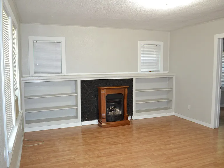 1301 Bernard St — Photo 2