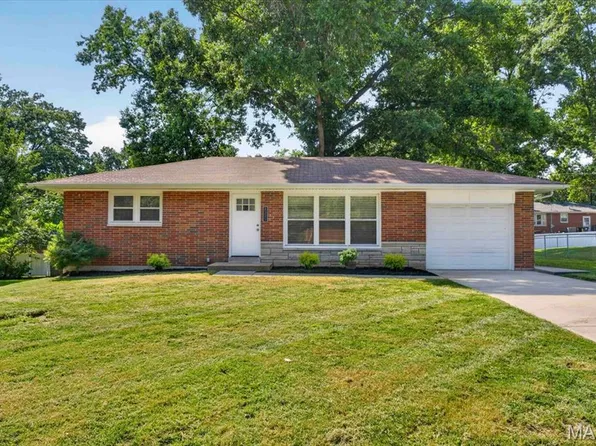 1329 N Evergreen Ln, Columbia, IL 62236