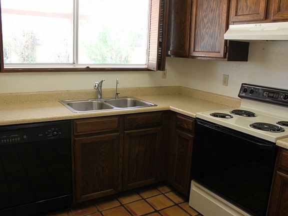 5th image of 926 E Le Marche Ave
