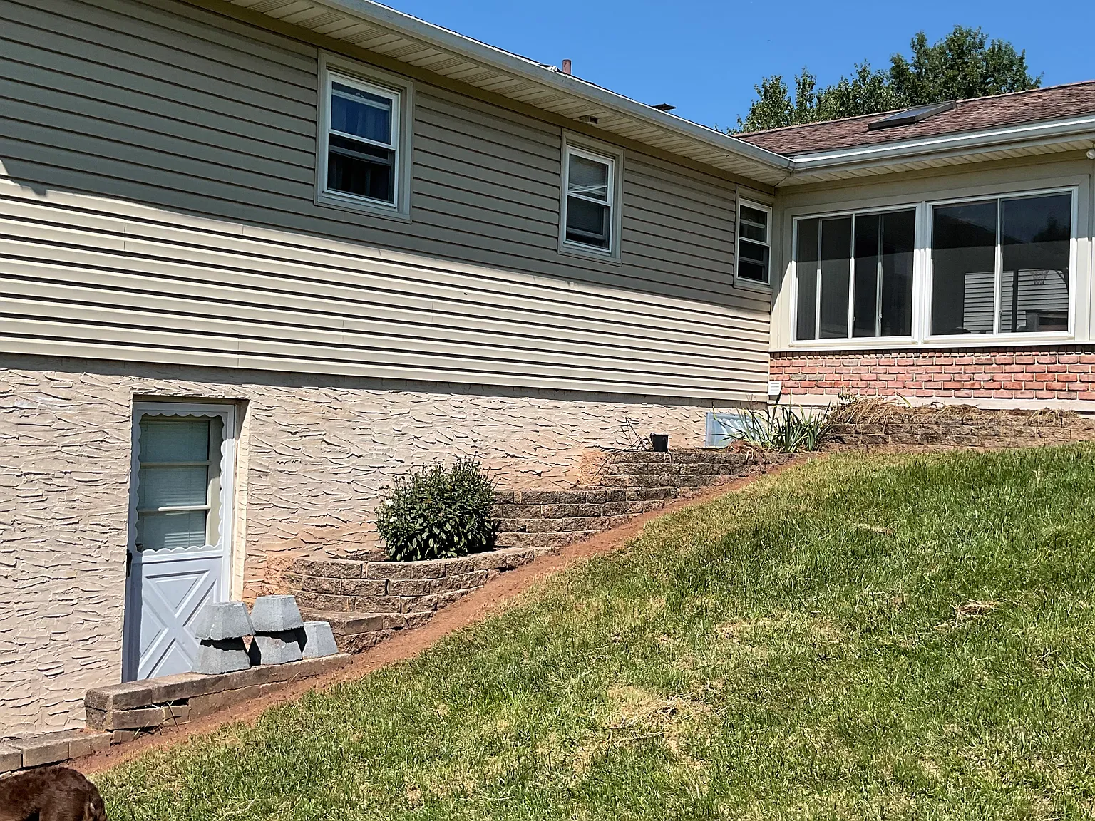 3 bed, 2066 sqft, $2,200 — Photo 3
