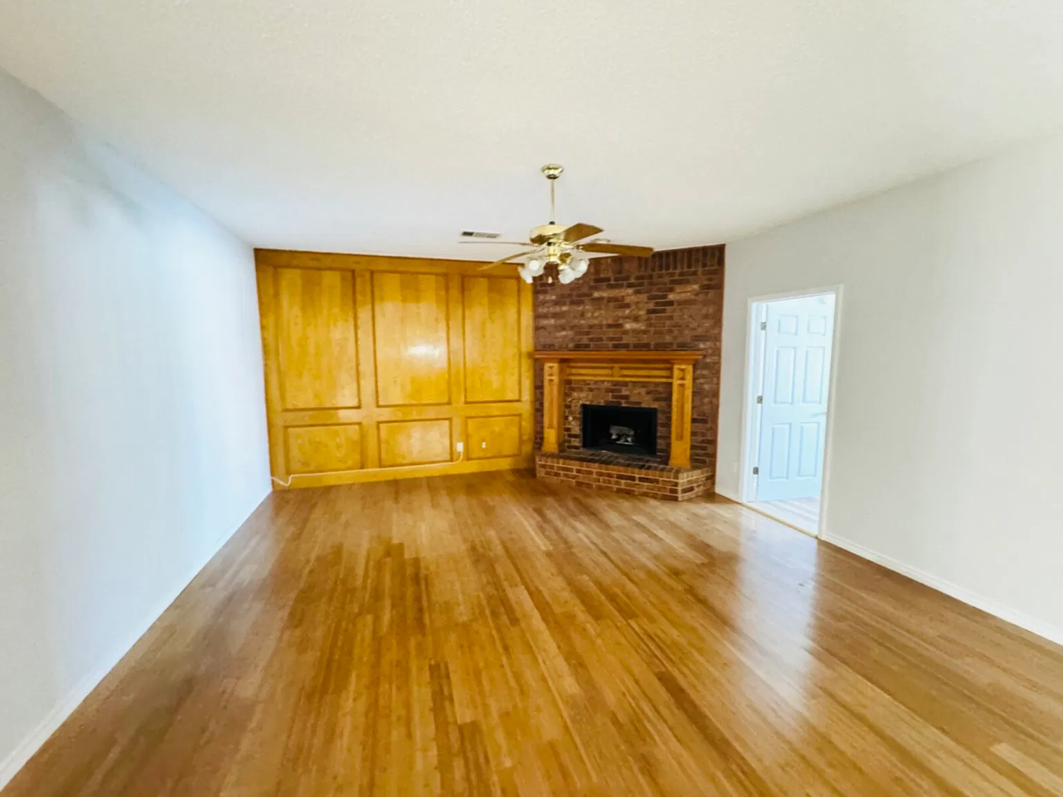 5 Bedroom In Creek Crossing- Mesquite $3250 - Monthly — Photo 4