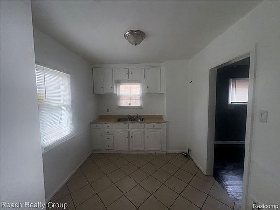 5th image of 16206 Littlefield St