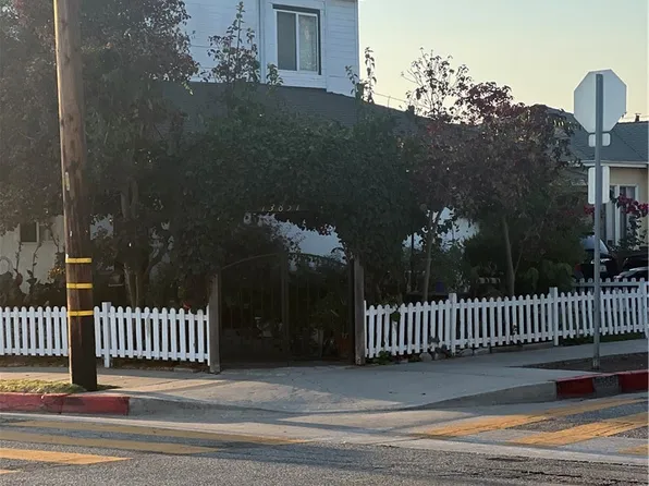13851 Jefferson Ave, Hawthorne, CA 90250