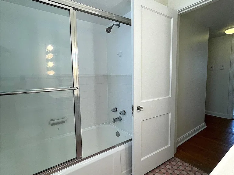 2102 Milford St #1 — Photo 21